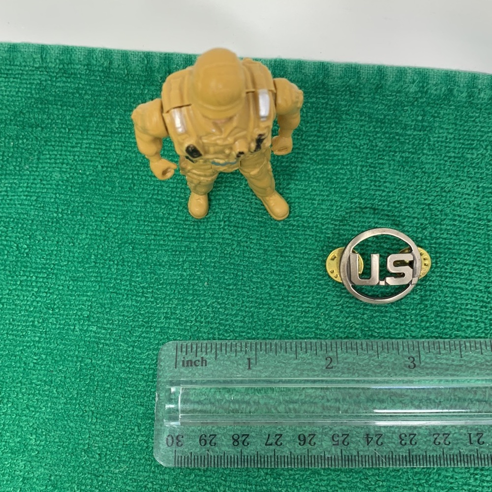 3.5” Desert Storm Soldier Trooper Action Figure Toy with U.S. vintage pin - Picture 4 of 16